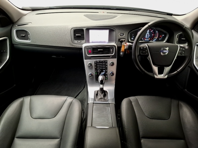 Used Volvo V60 2018 for sale - 77090303: Photo 2