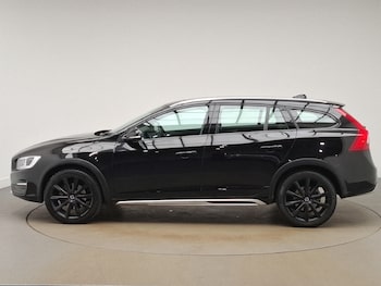 Used Volvo V60 2018 for sale - 77090303: Photo