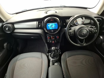 Used MINI Hatch 2019 for sale - 77439304: Photo