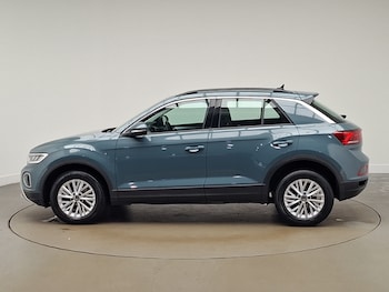 Used Volkswagen T-Roc 2023 for sale - 79561877: Photo