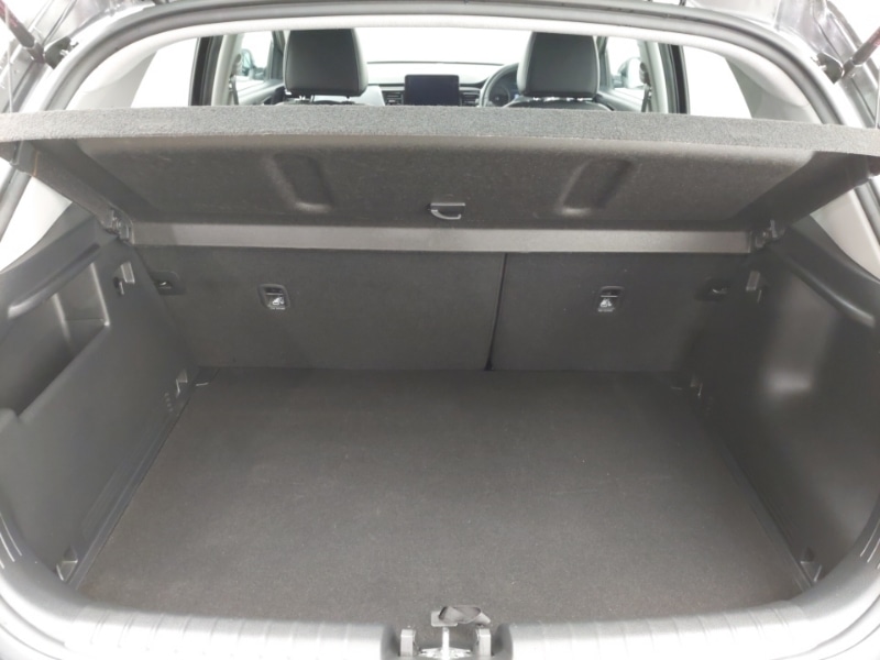 Used Kia Stonic 2023 for sale - 76518735: Photo 8