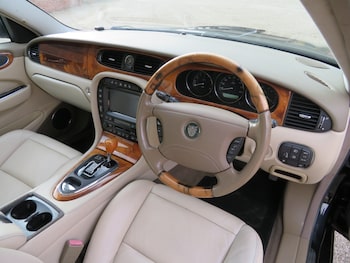Used Jaguar XJ 2022 for sale - 76100720: Photo 2