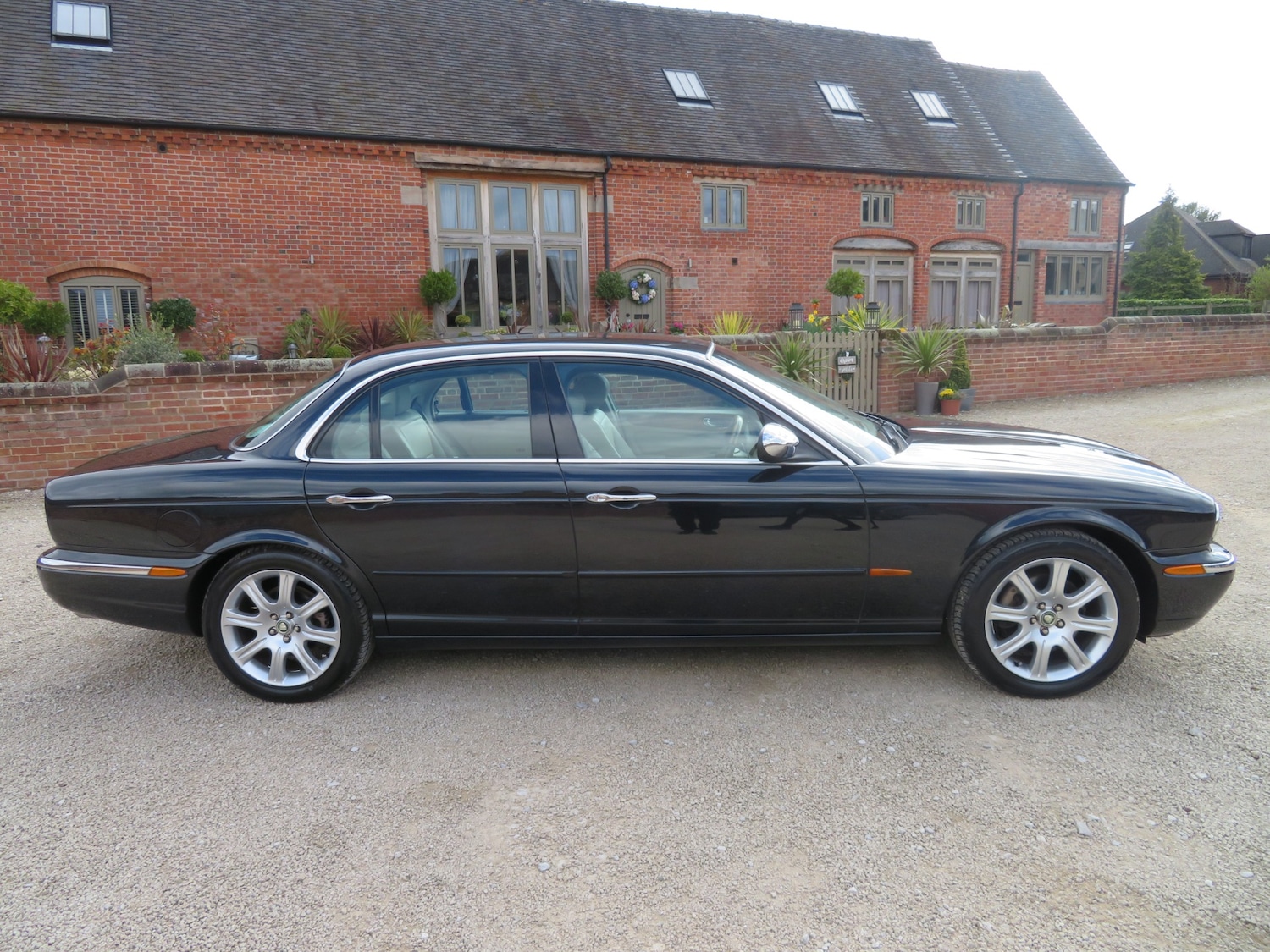 Used Jaguar XJ 2022 for sale - 76100720: Photo 9