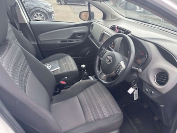 Used Toyota Yaris 2016 for sale - 79450379: Photo