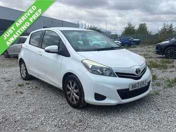 Used Toyota Yaris 2013 for sale - 79438104: Photo