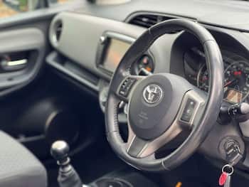 Used Toyota Yaris 2014 for sale - 79619304: Photo