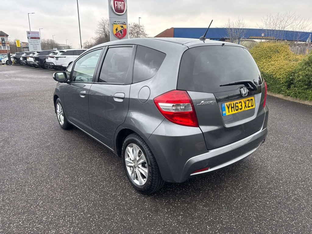 Used Honda Jazz 2013 for sale - 77507997: Photo 2