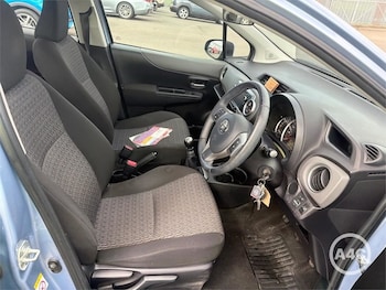 Used Toyota Yaris 2013 for sale - 78583384: Photo