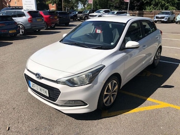 Used Hyundai i20 2017 for sale - 79210031: Photo