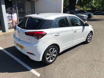Used Hyundai i20 2017 for sale - 79210031: Photo