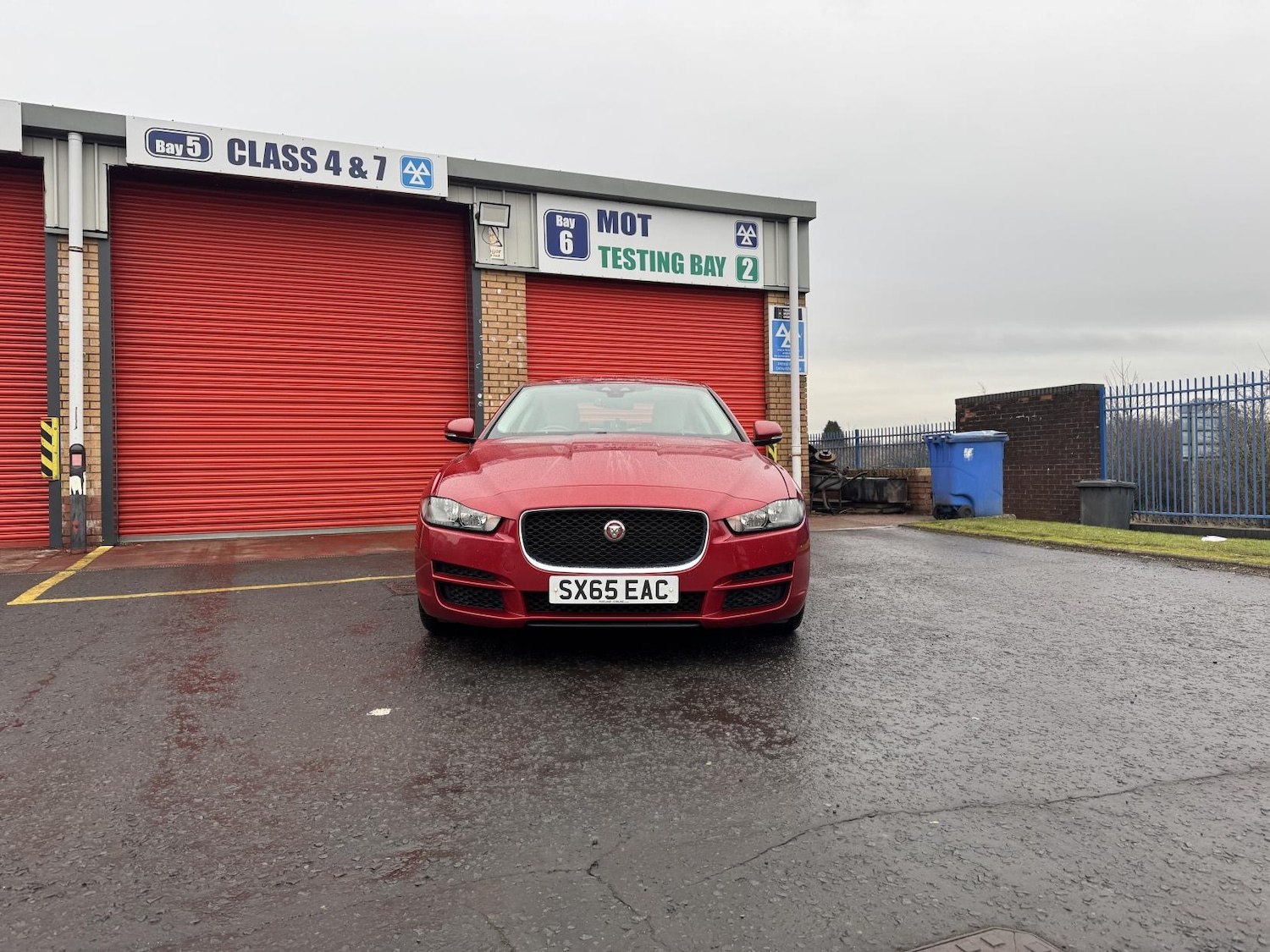Used Jaguar XE 2015 for sale - 77148157: Photo 2