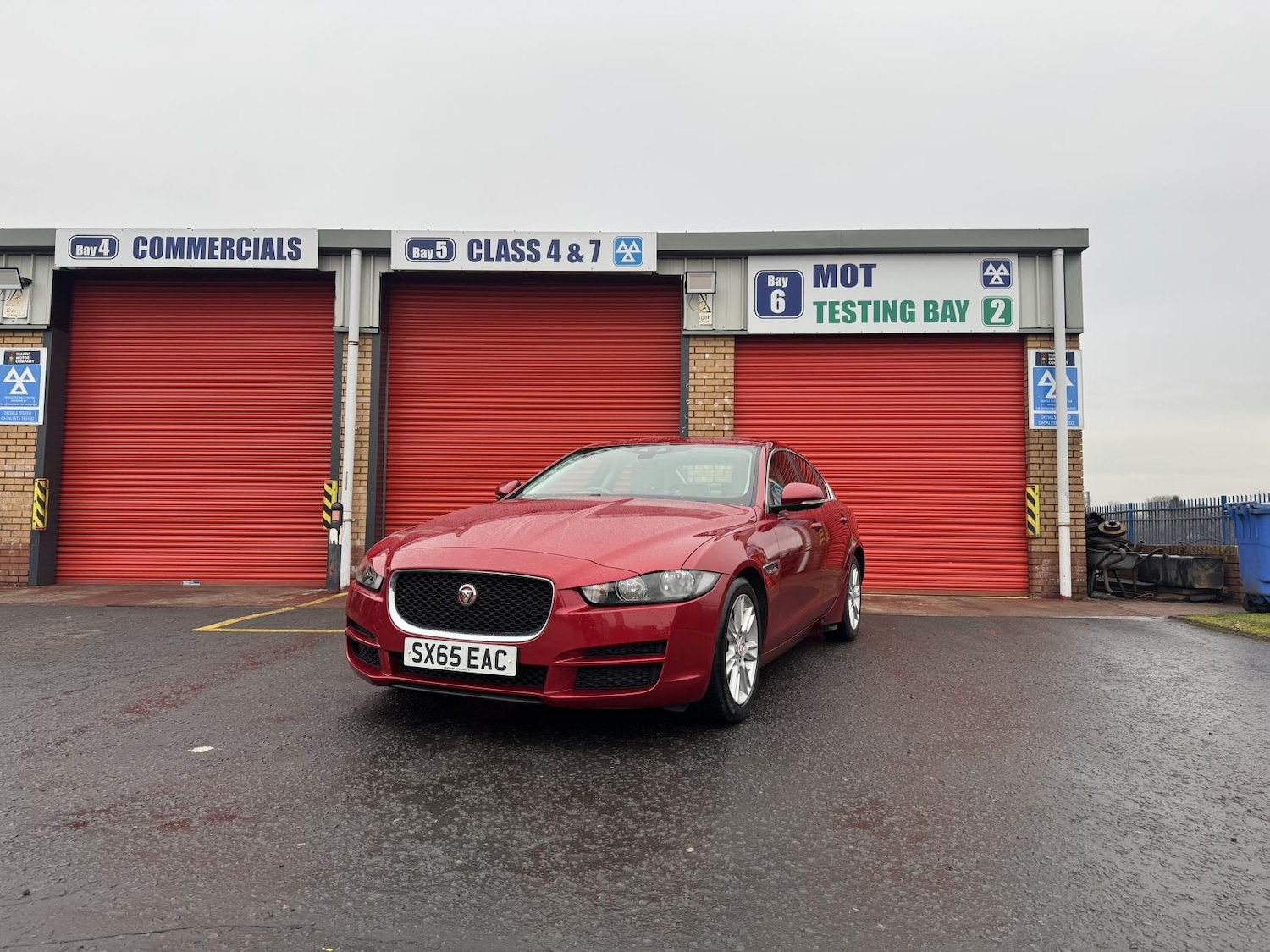 Used Jaguar XE 2015 for sale - 77148157: Photo 3