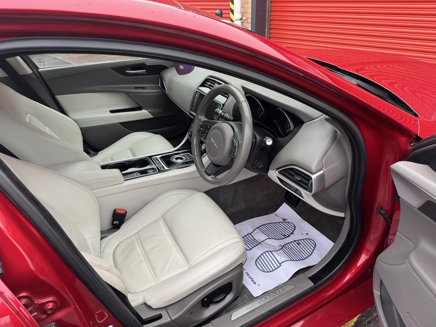 Used Jaguar XE 2015 for sale - 77148157: Photo 31