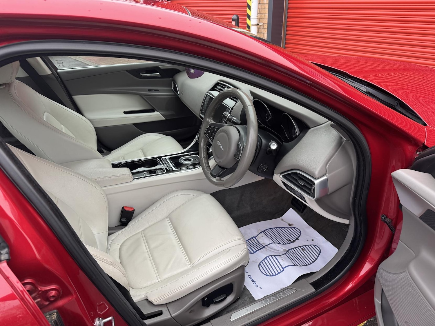 Used Jaguar XE 2015 for sale - 77148157: Photo 32