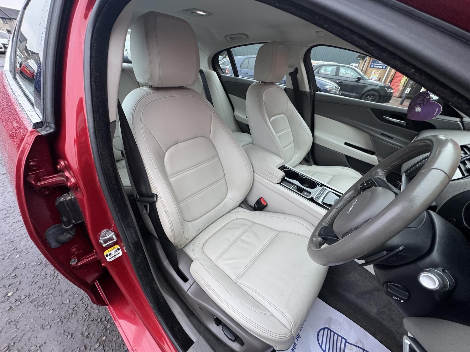 Used Jaguar XE 2015 for sale - 77148157: Photo 33