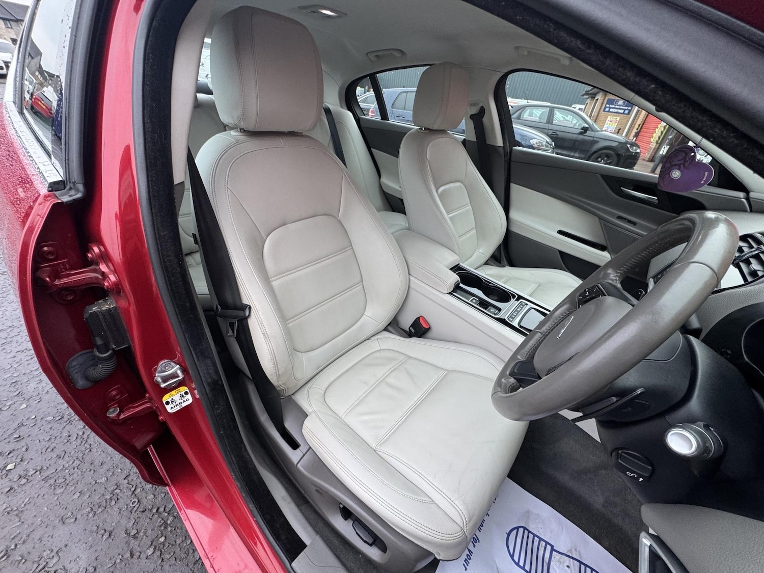 Used Jaguar XE 2015 for sale - 77148157: Photo 34