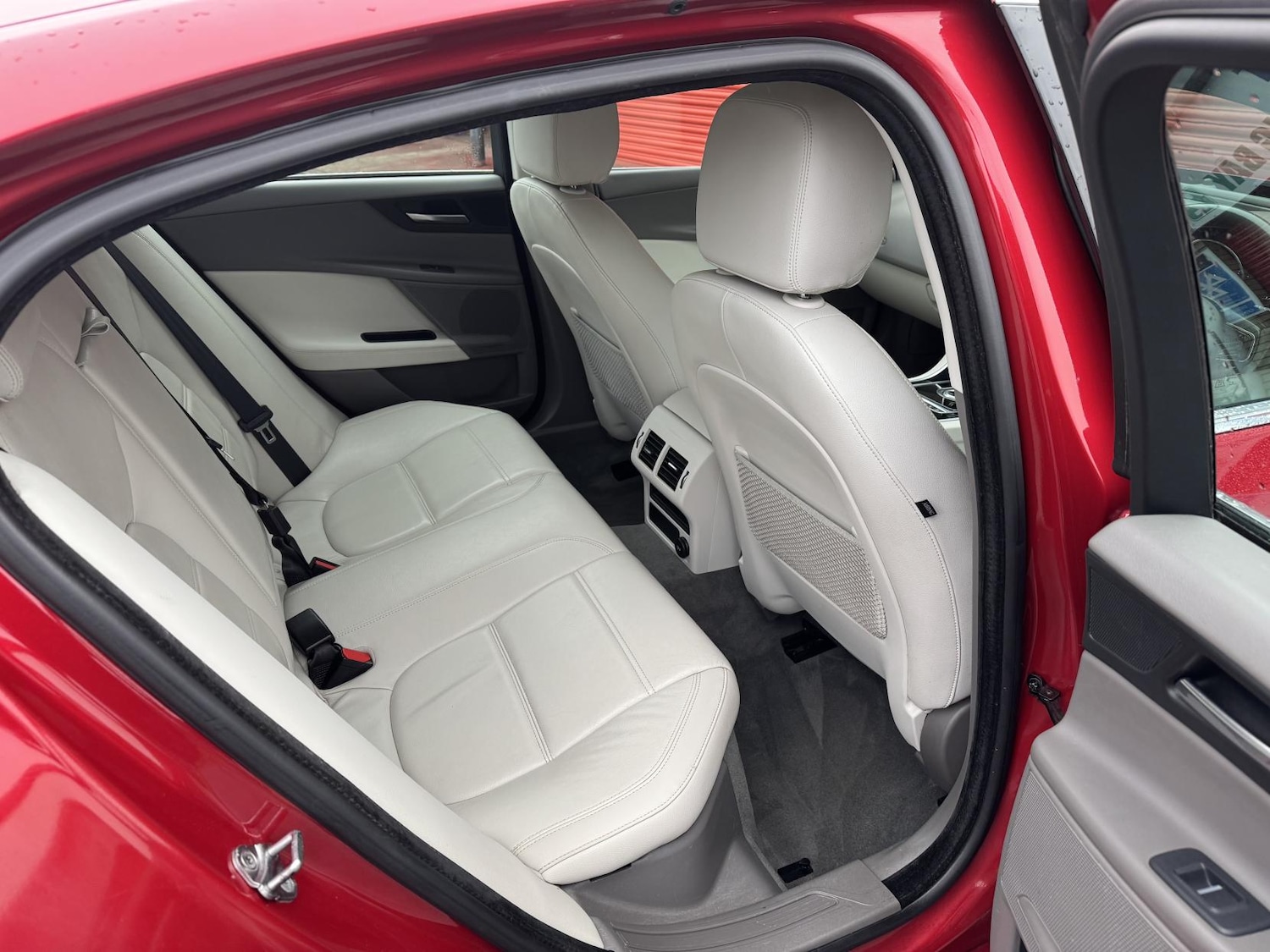 Used Jaguar XE 2015 for sale - 77148157: Photo 35