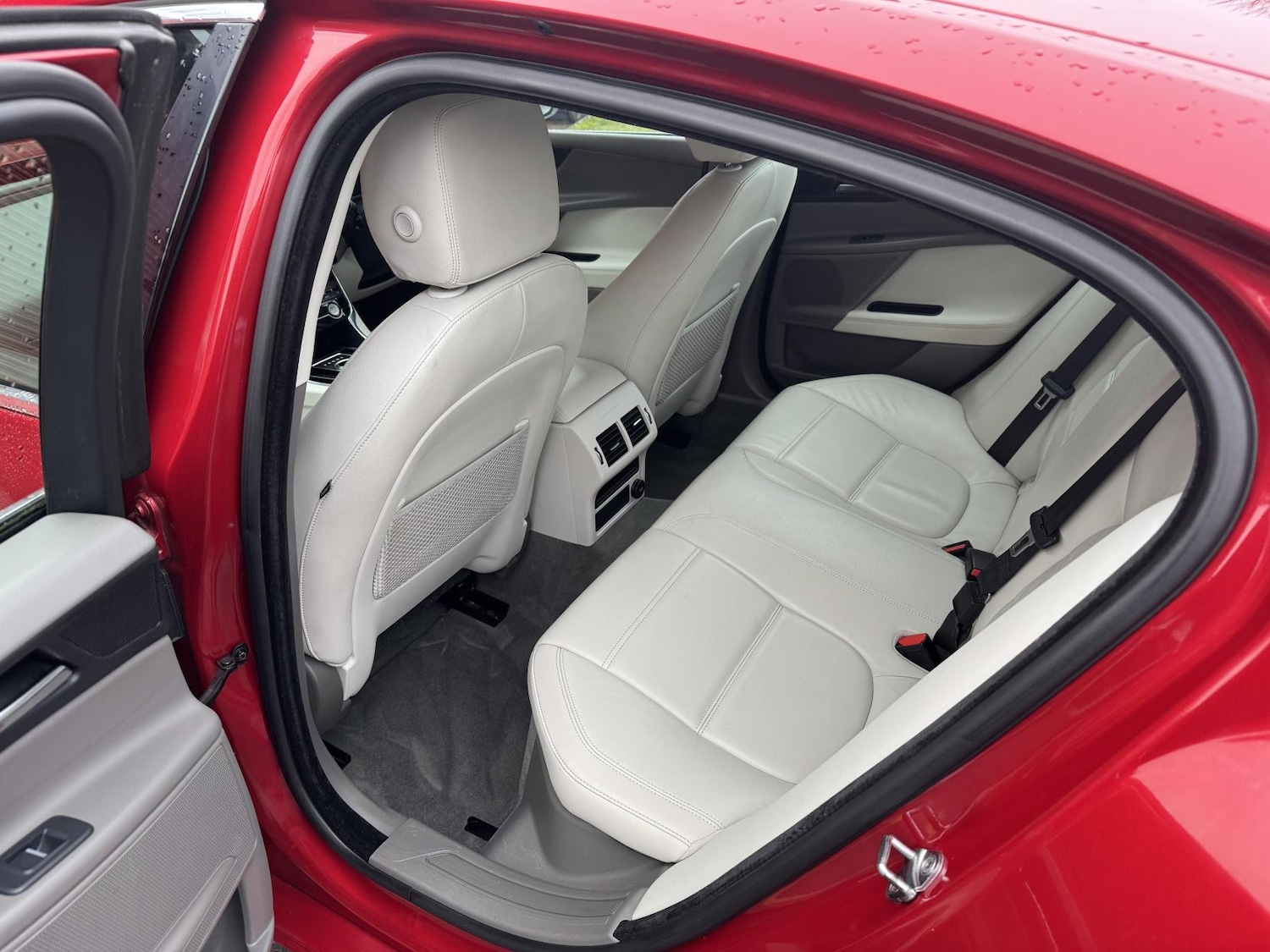 Used Jaguar XE 2015 for sale - 77148157: Photo 40