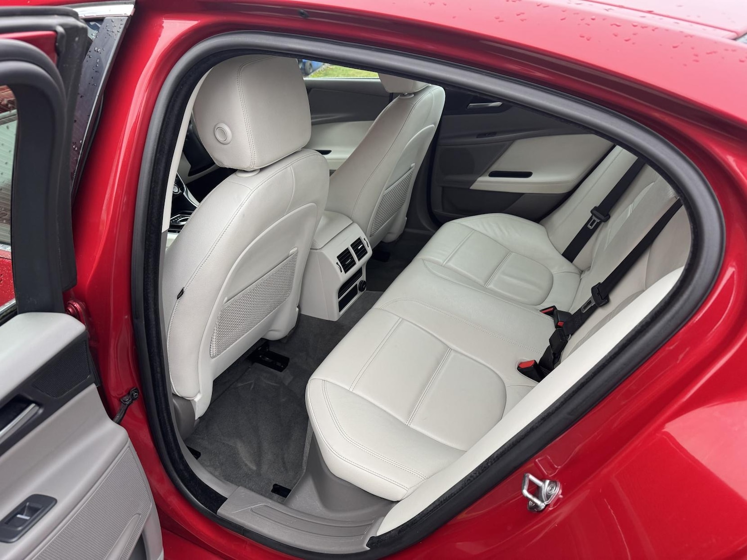 Used Jaguar XE 2015 for sale - 77148157: Photo 41