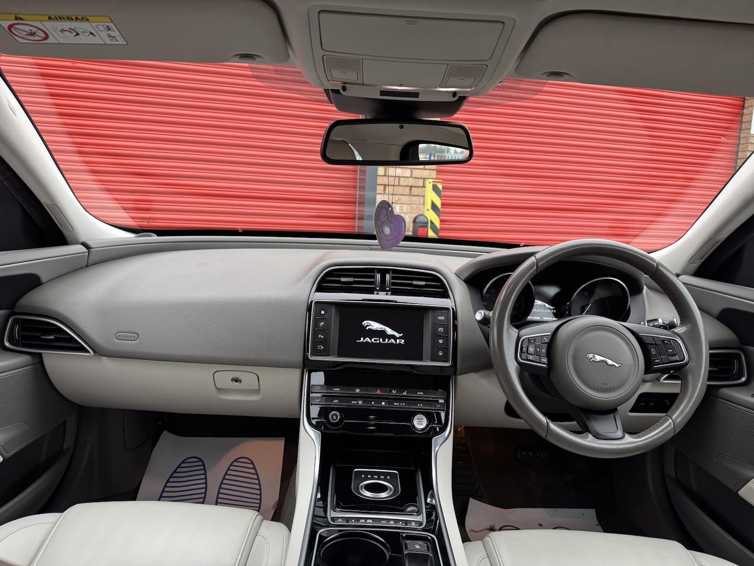 Used Jaguar XE 2015 for sale - 77148157: Photo 47