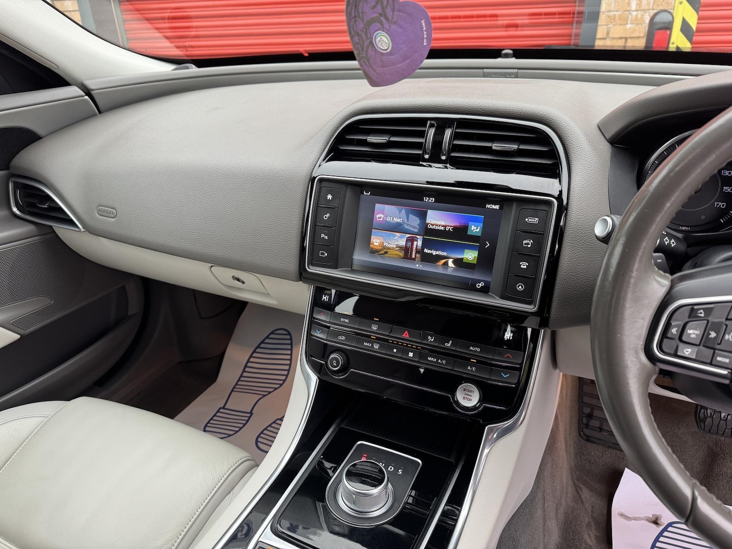 Used Jaguar XE 2015 for sale - 77148157: Photo 49