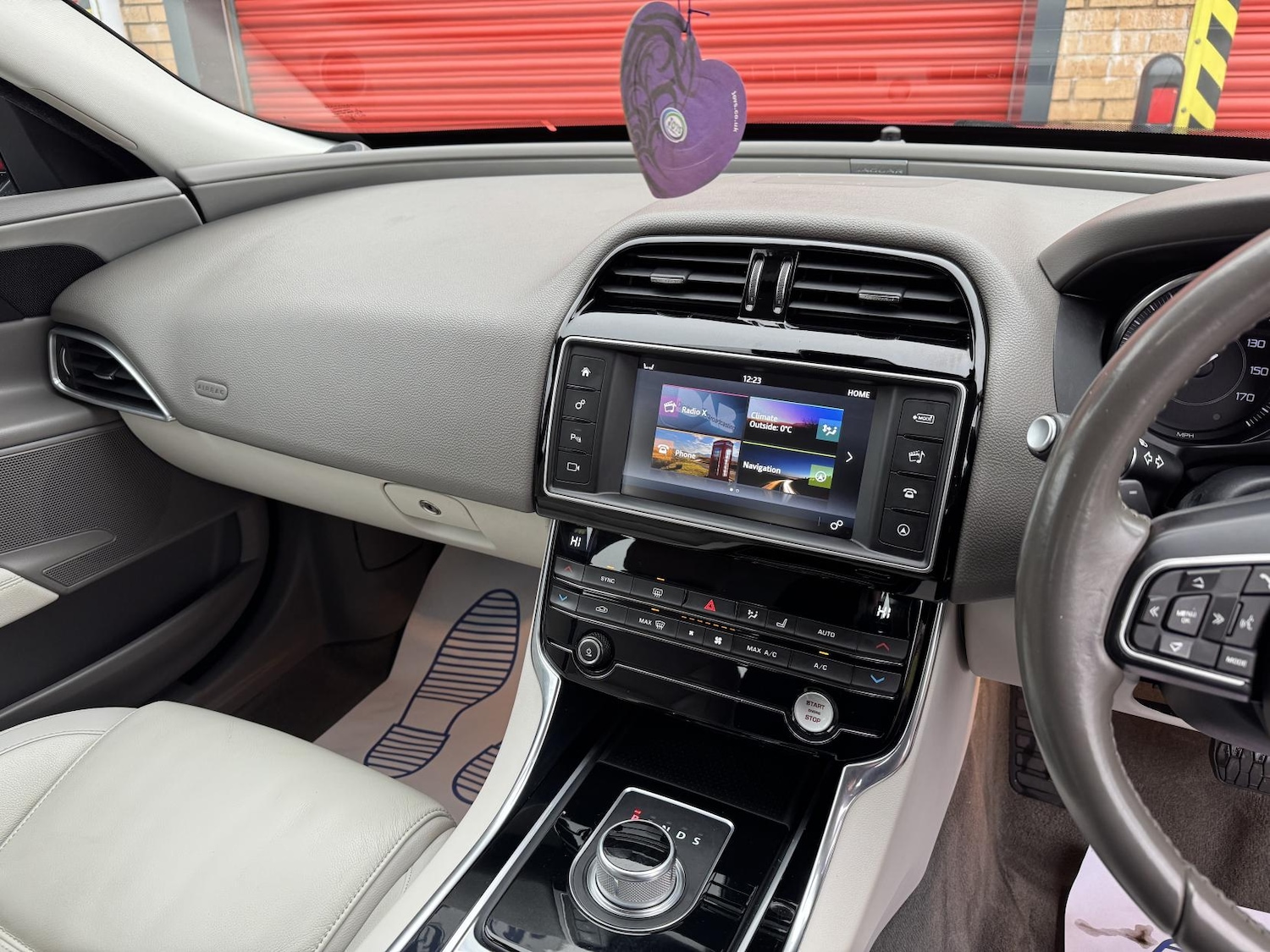 Used Jaguar XE 2015 for sale - 77148157: Photo 50