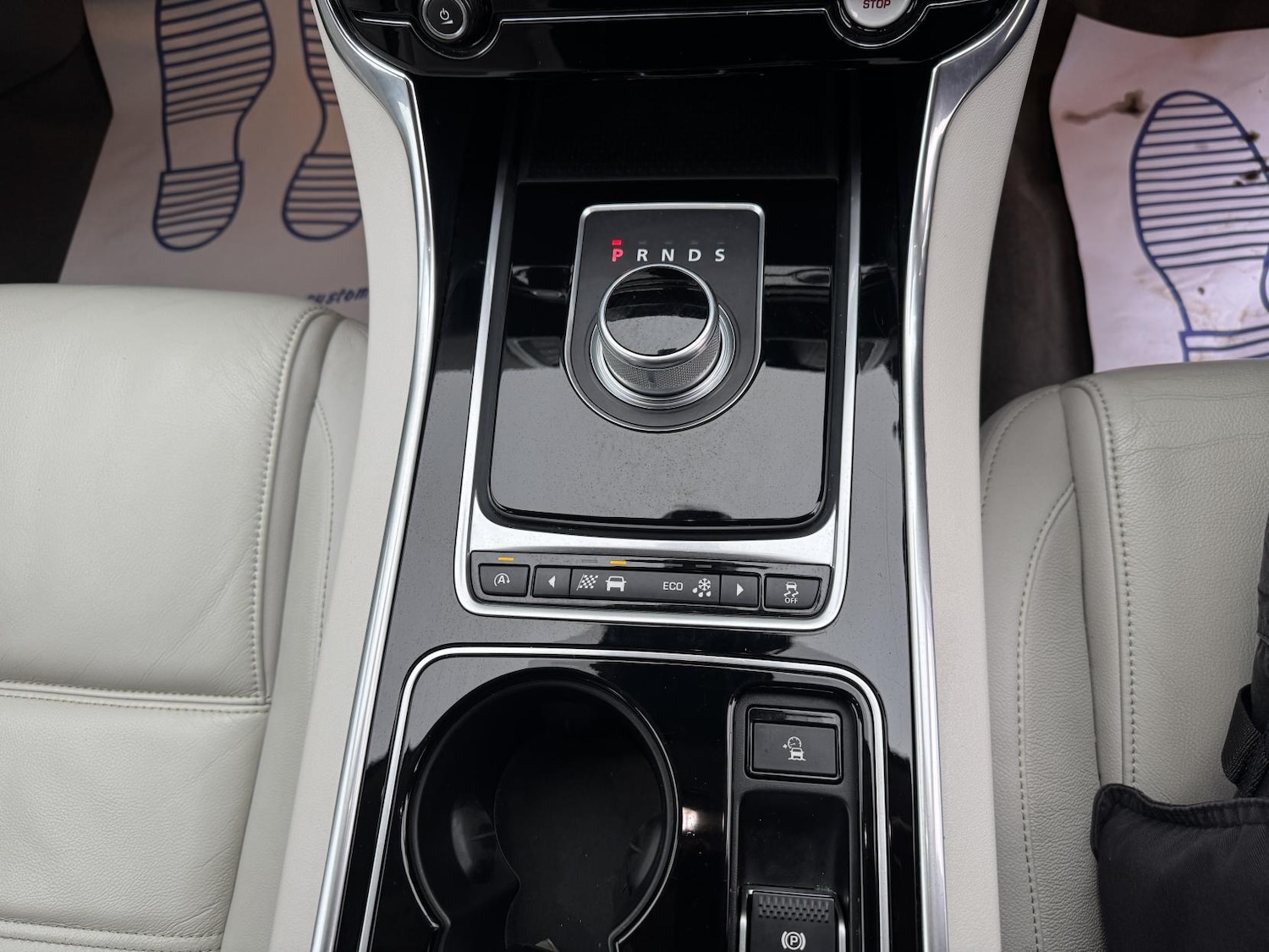 Used Jaguar XE 2015 for sale - 77148157: Photo 53