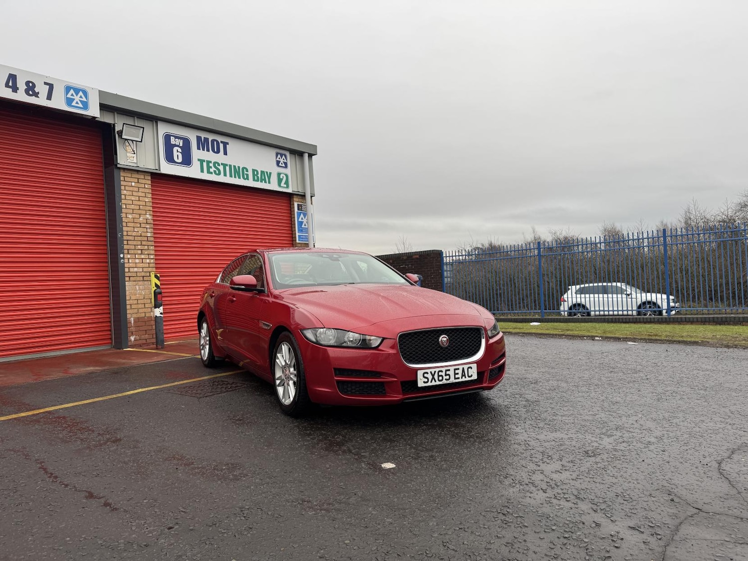Used Jaguar XE 2015 for sale - 77148157: Photo 9