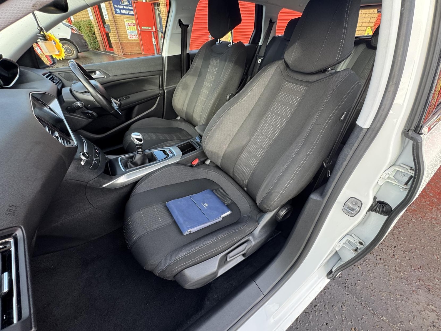 Used Peugeot 308 2015 for sale - 76438409: Photo 30