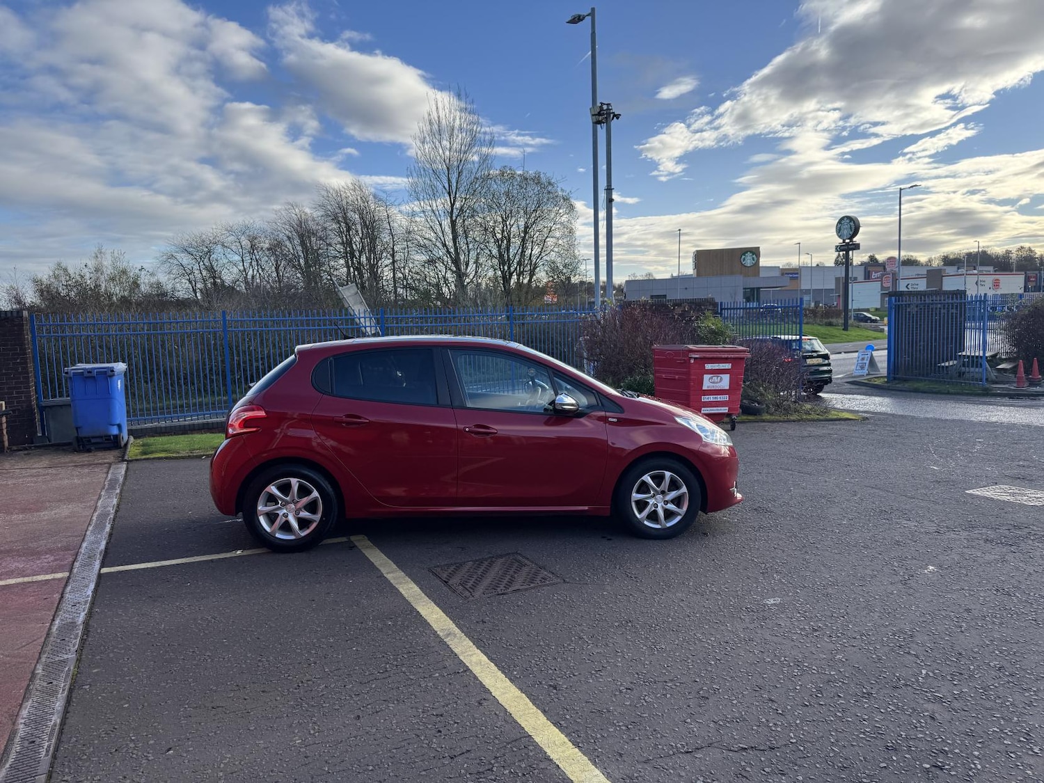 Used Peugeot 208 2014 for sale - 76606425: Photo 10