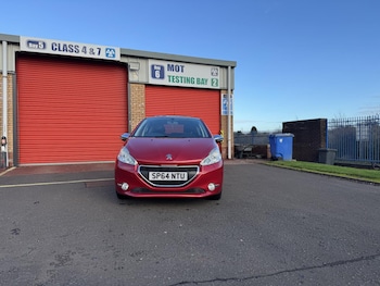 Used Peugeot 208 2014 for sale - 76606425: Photo