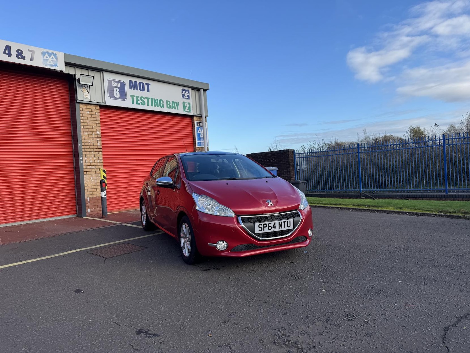 Used Peugeot 208 2014 for sale - 76606425: Photo 3