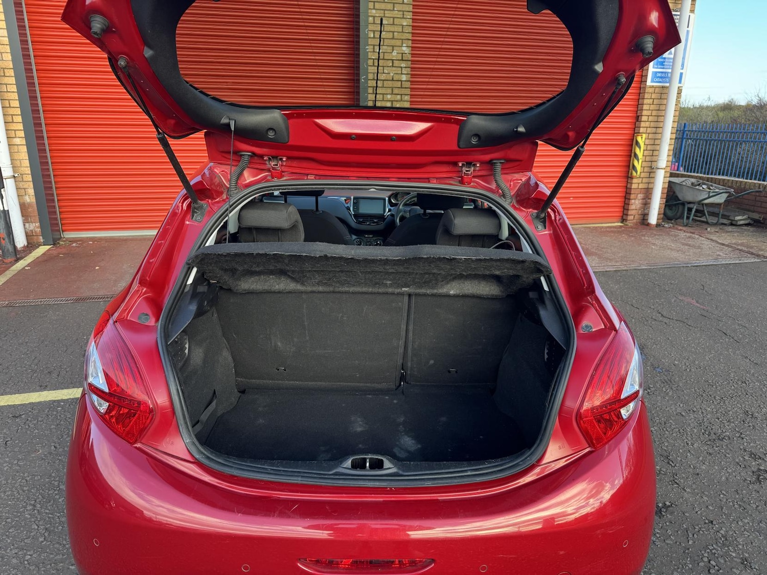 Used Peugeot 208 2014 for sale - 76606425: Photo 32