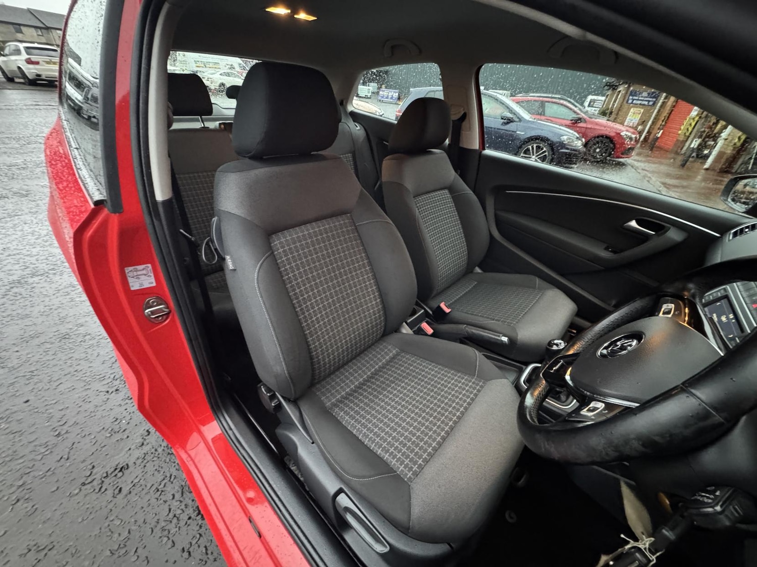 Used Volkswagen Polo 2014 for sale - 76979776: Photo 29