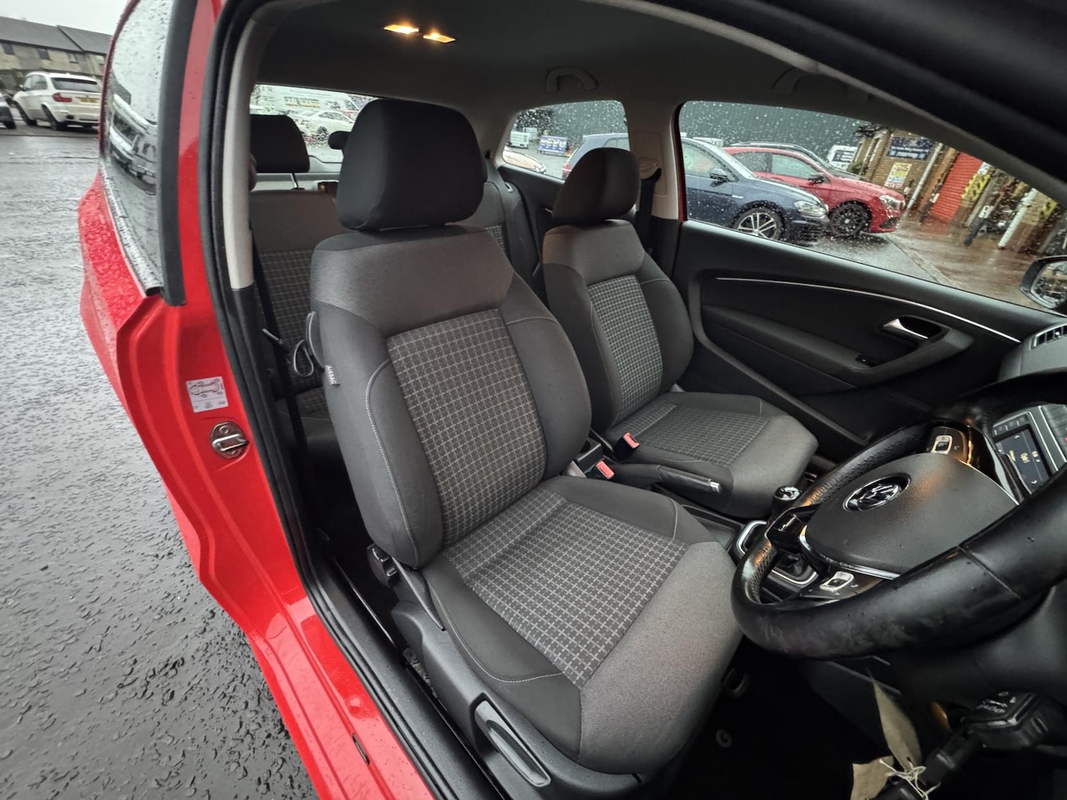 Used Volkswagen Polo 2014 for sale - 76979776: Photo 30