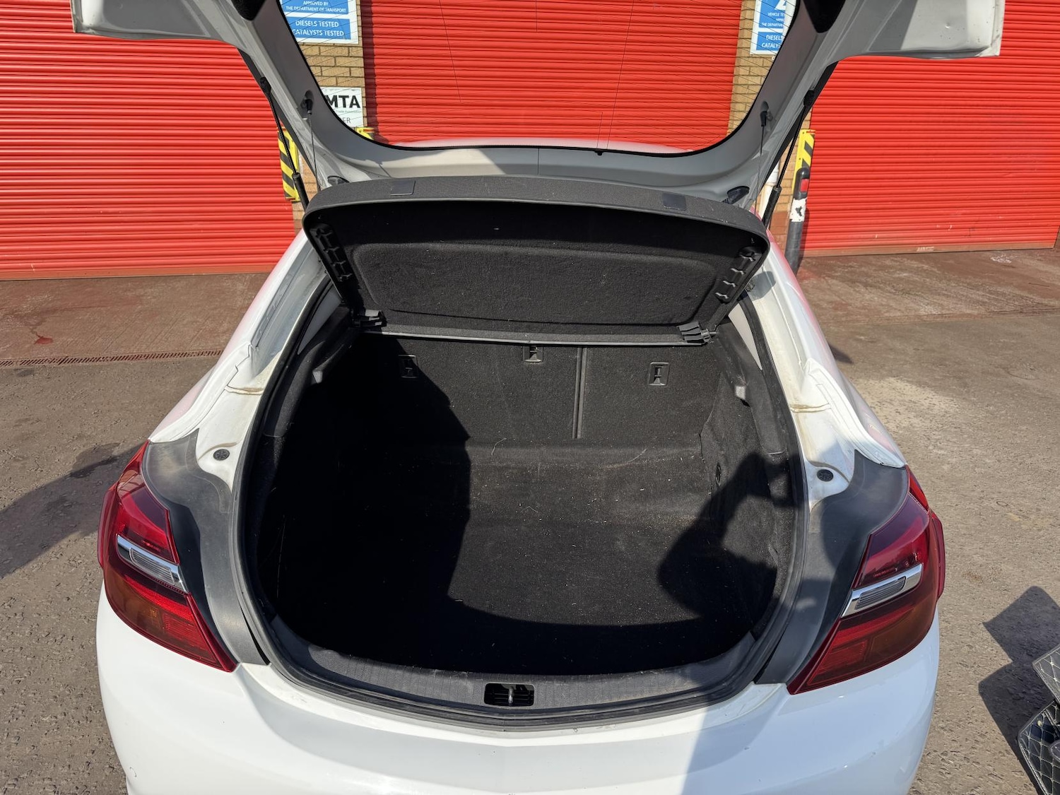 Used Vauxhall Insignia 2015 for sale - 77977379: Photo 35