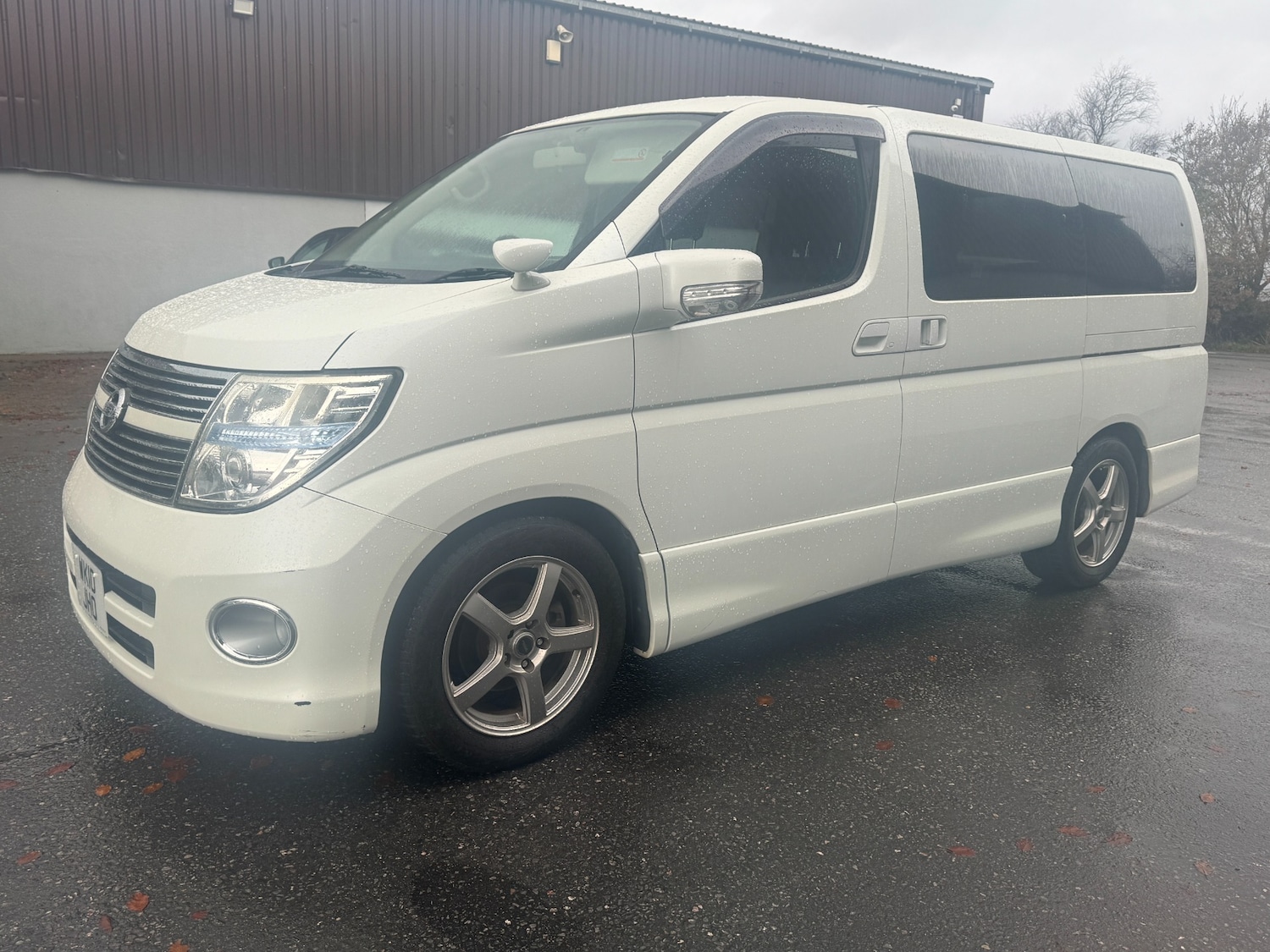 Used Nissan Elgrand for sale - 75918808: Photo 1