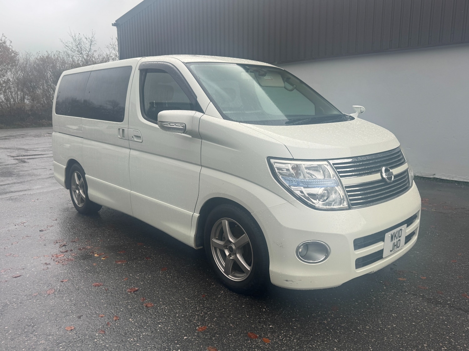 Used Nissan Elgrand for sale - 75918808: Photo 2