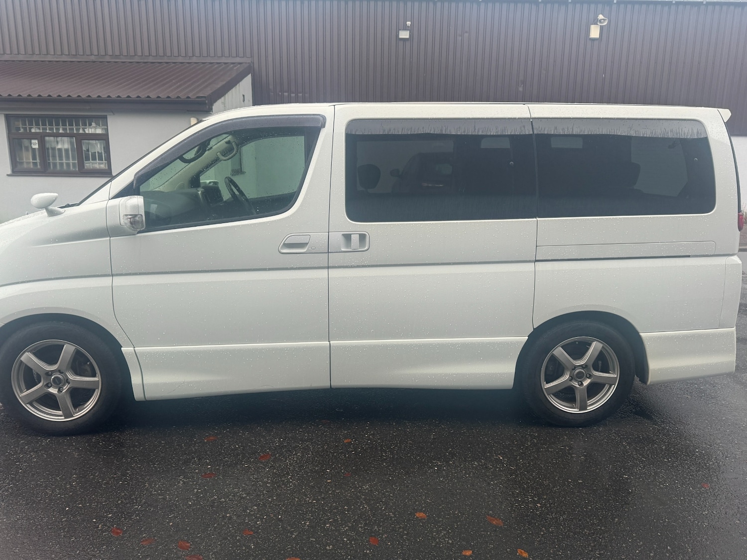 Used Nissan Elgrand for sale - 75918808: Photo 4
