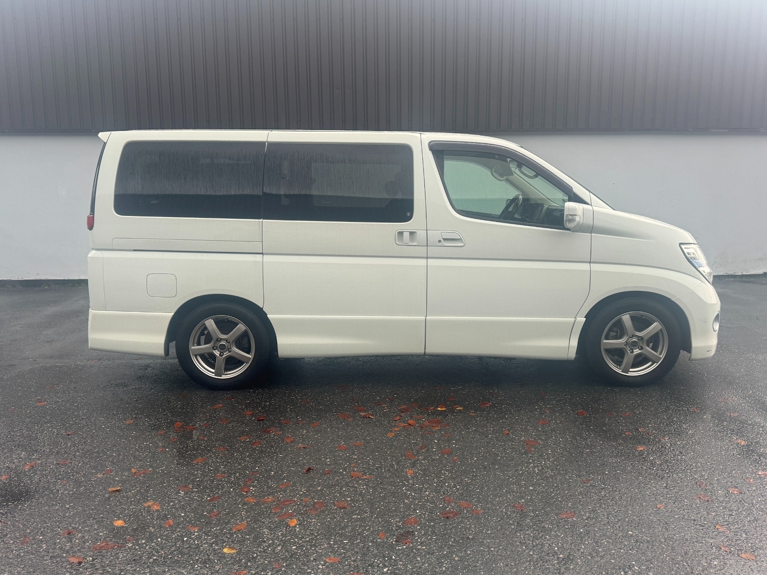 Used Nissan Elgrand for sale - 75918808: Photo 9