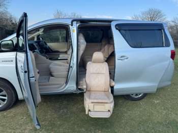 2014 (64) - 2.4 Hybrid X with rare factory fitted Welcab lift up mid row seat 7 seater 5-Door