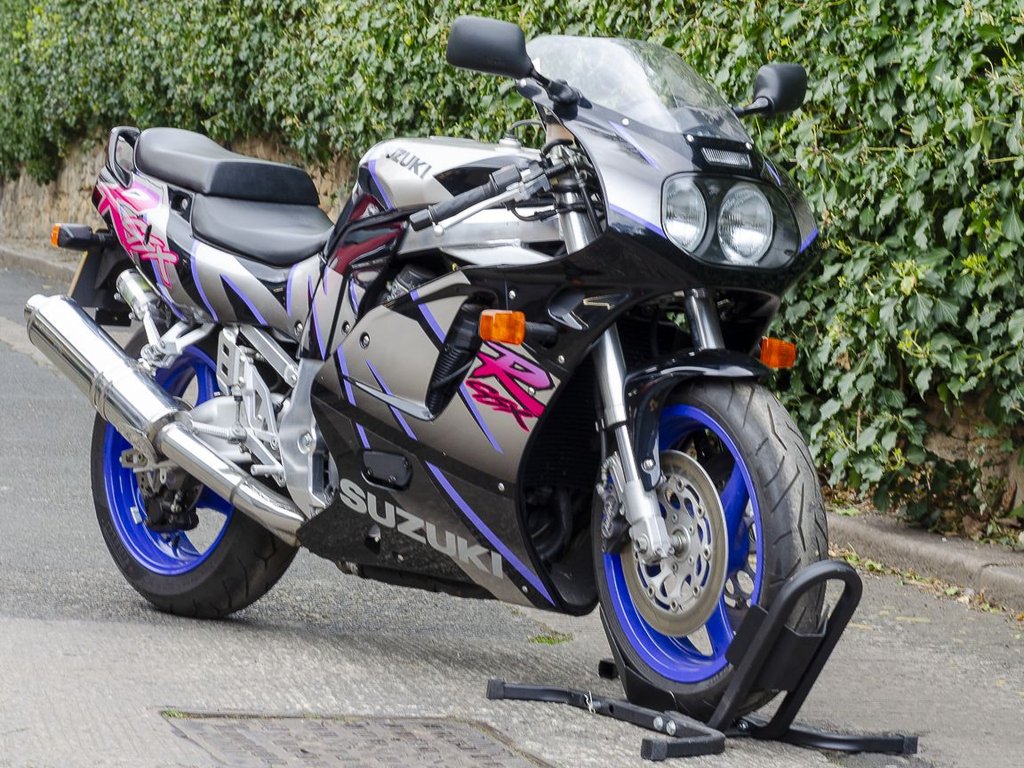 Suzuki GSX R750