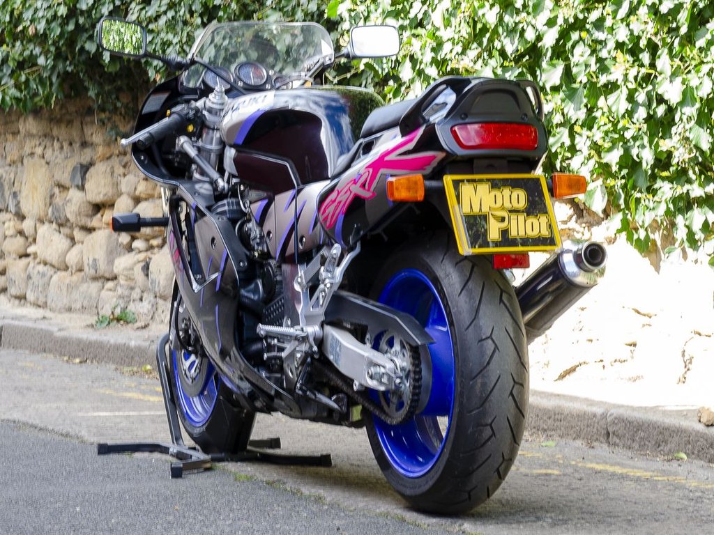 Suzuki GSX R750