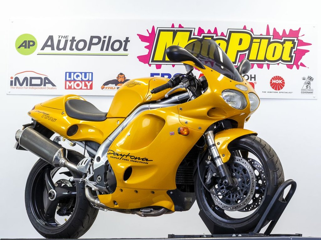 Triumph T 595 DAYTONA