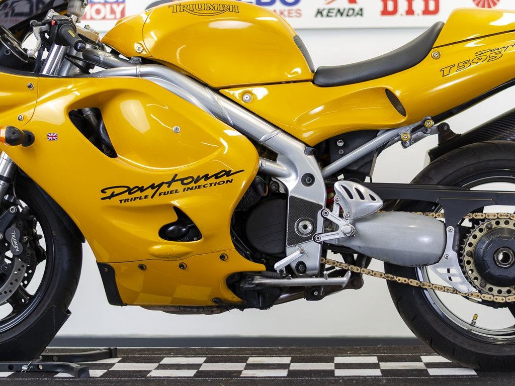 Triumph T 595 DAYTONA