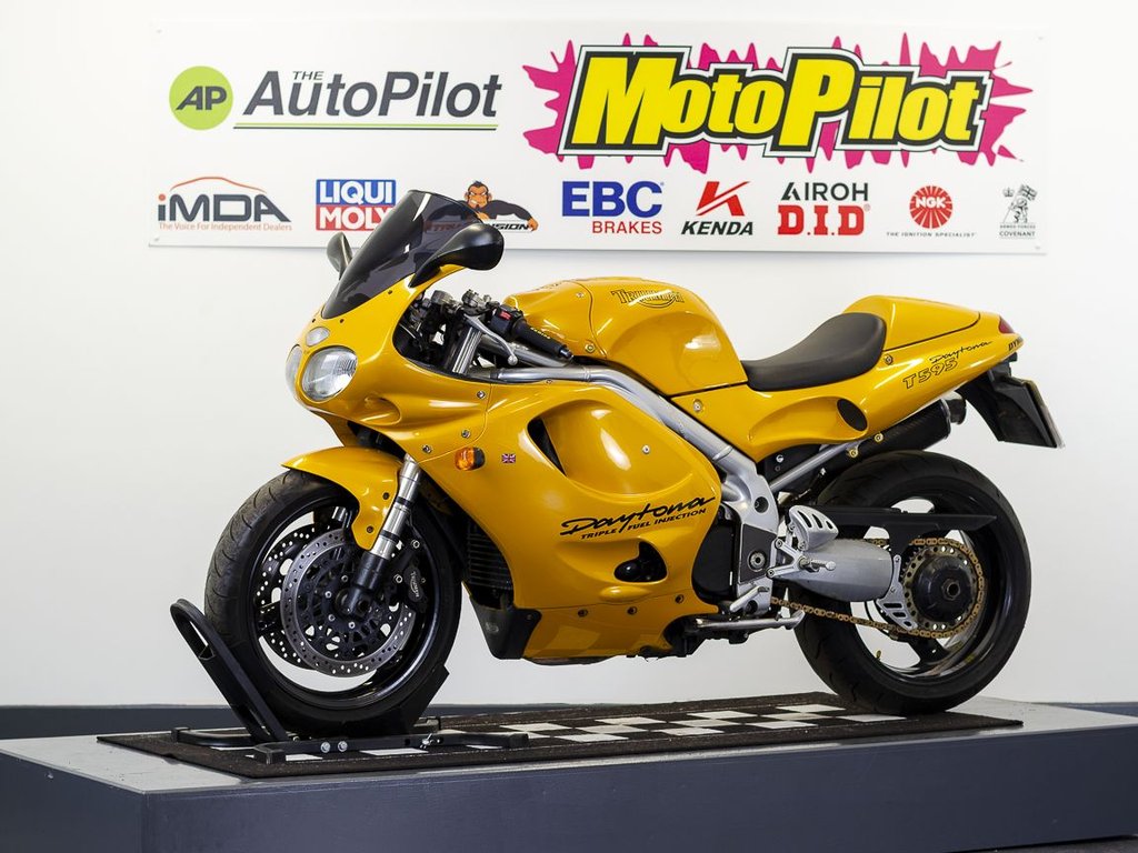 Triumph T 595 DAYTONA