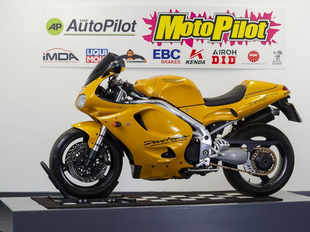 Triumph T 595 DAYTONA