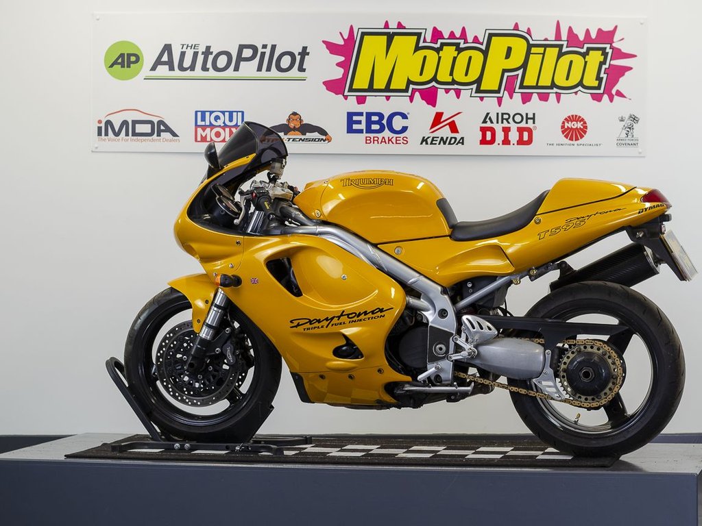 Triumph T 595 DAYTONA
