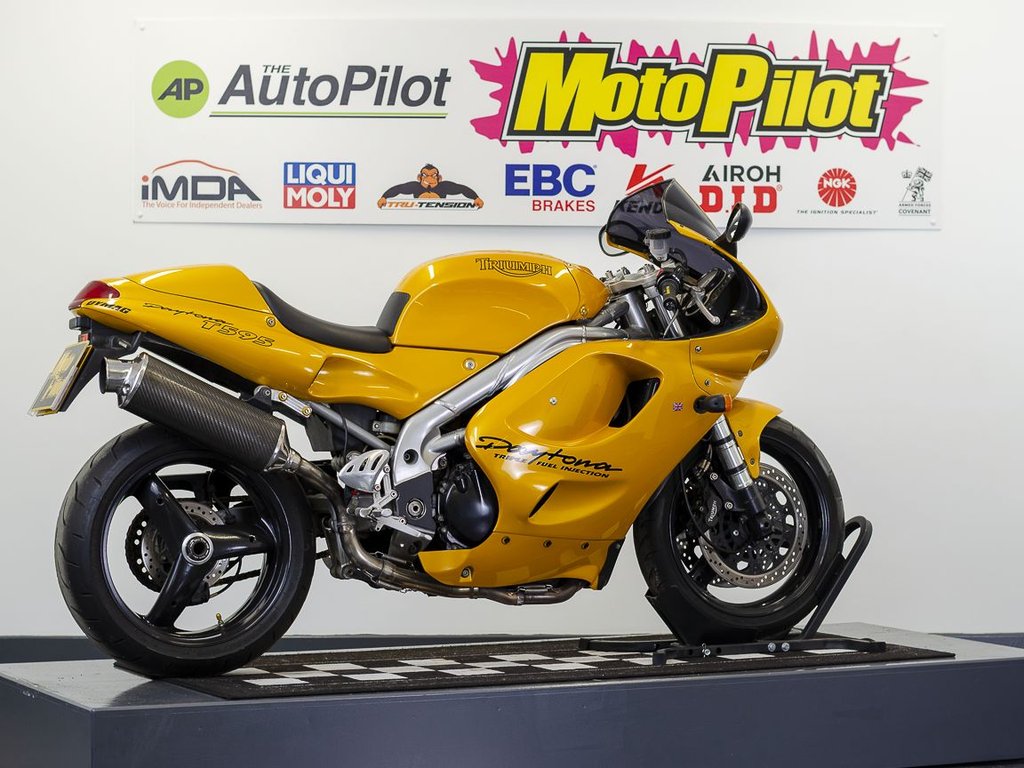 Triumph T 595 DAYTONA