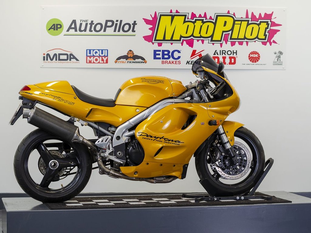 Triumph T 595 DAYTONA